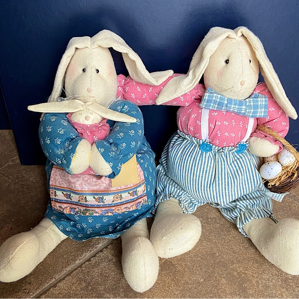 LIKE NEW W/ TAGS RARE VINTAGE - Hand Made Collectable Creation 1987 Rabbits